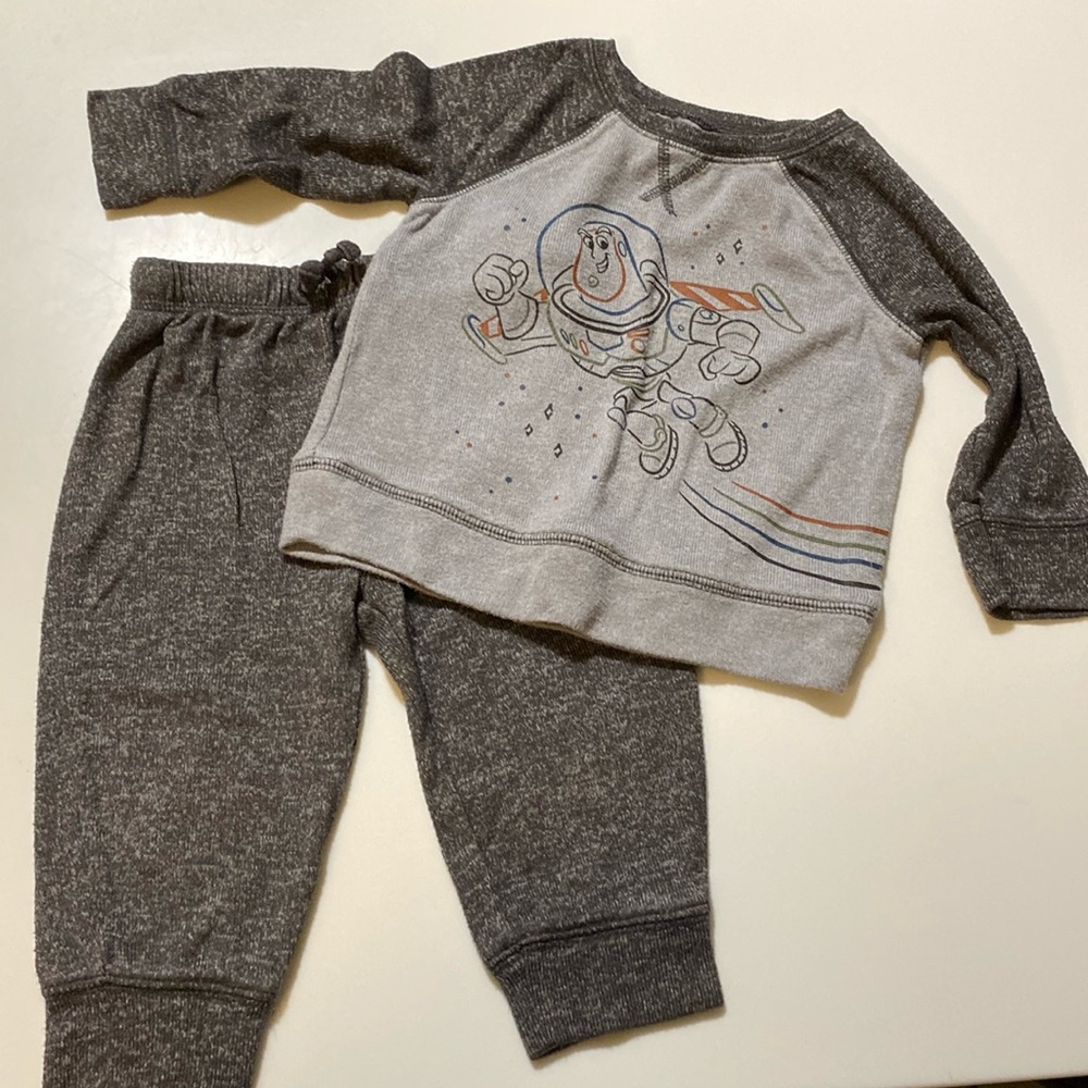 Disney outfit 2/$10 ✔️